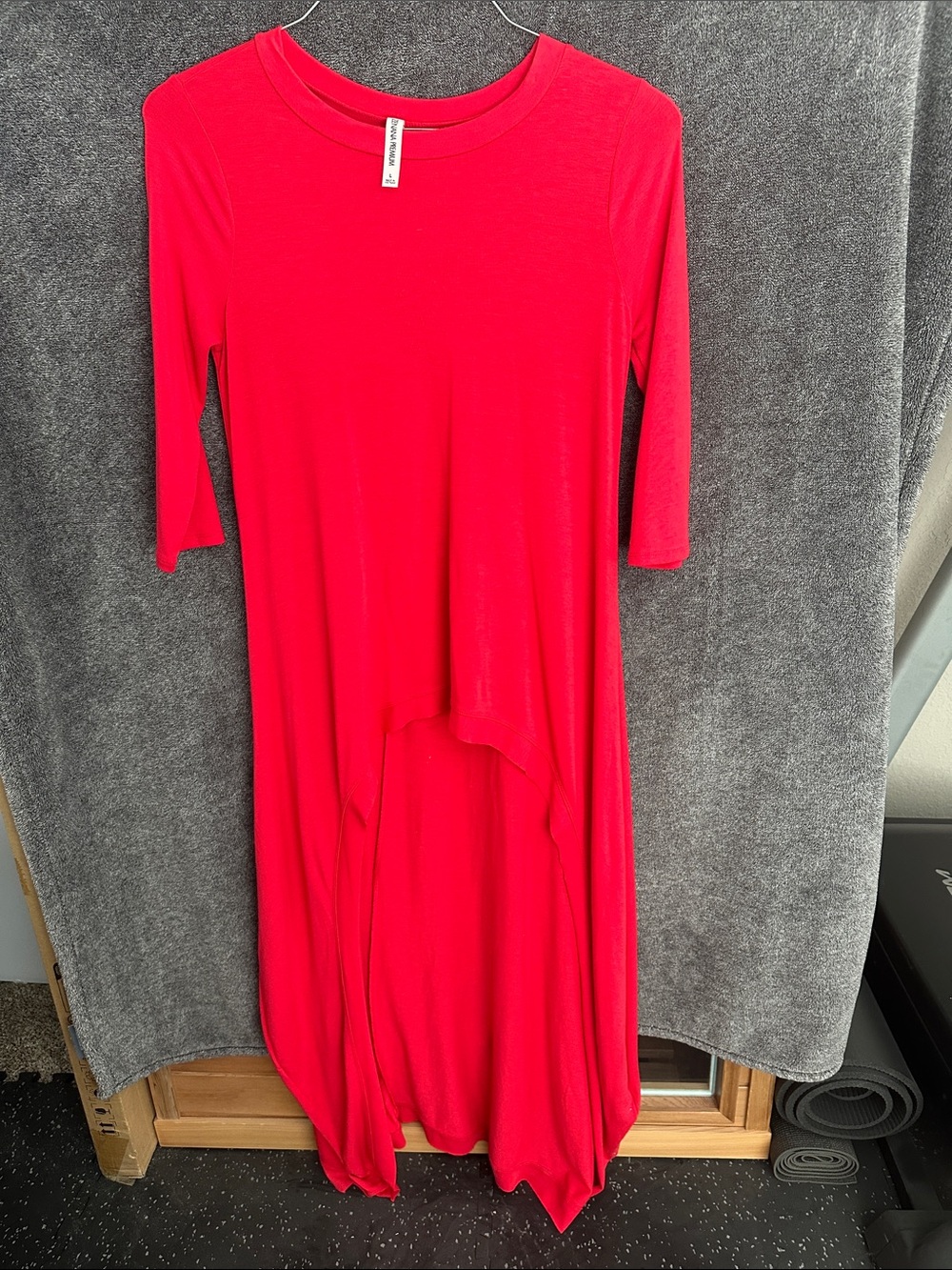 Women’s Long Sleeve High-Low Dress - red and hunter green